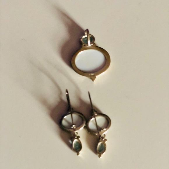 Sterling silver and mother of pearl pendent and earring set - Picture 3 of 5